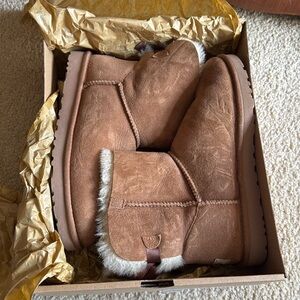 NEW size 9 Ugg mini bailey bow